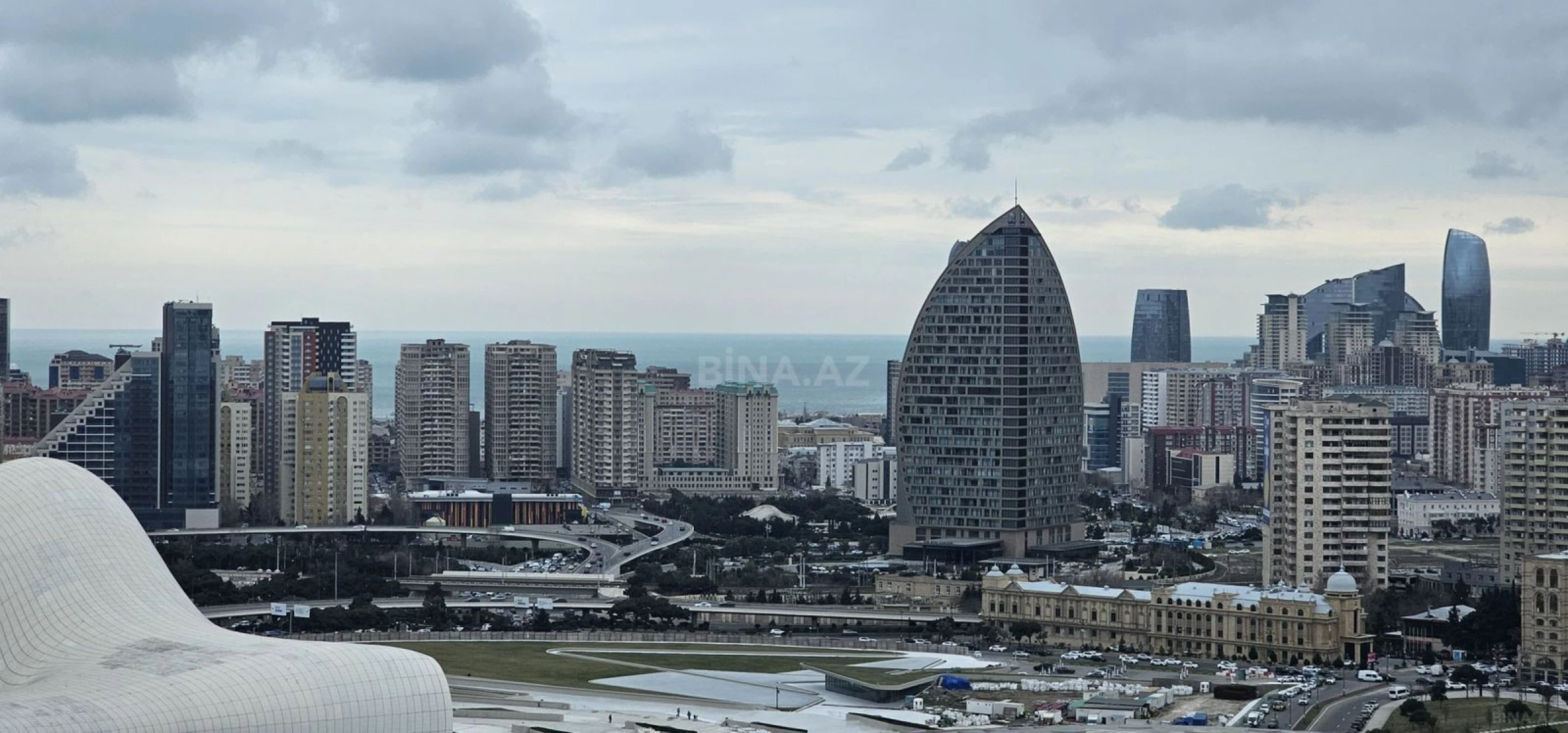 Satılır 4 otaqlı mənzil 234 m²