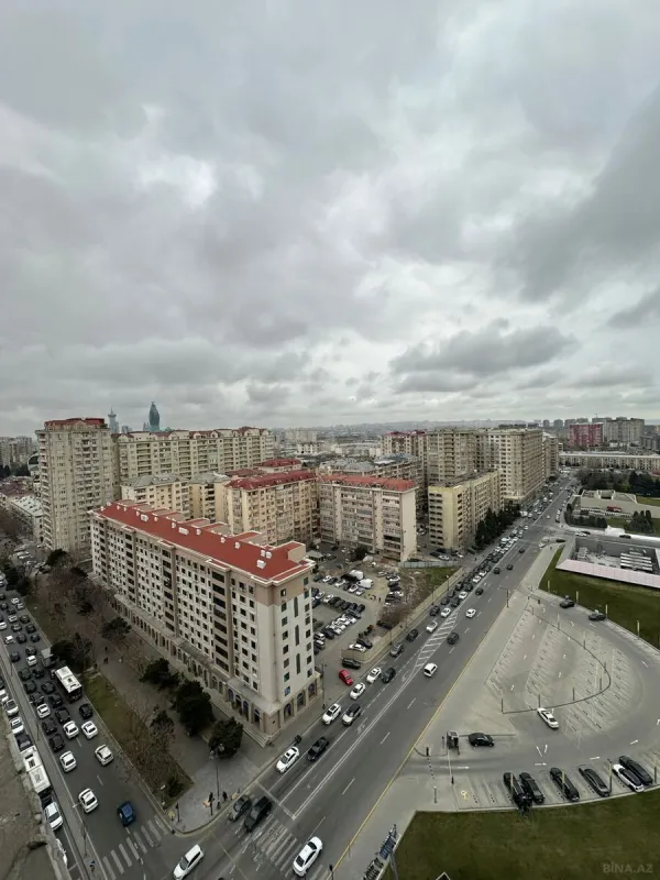 Satılır 4 otaqlı mənzil 234 m²