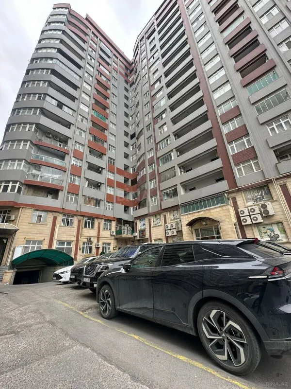 Satılır 4 otaqlı mənzil 234 m²
