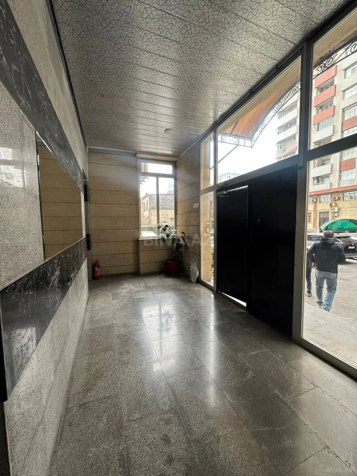 Satılır 4 otaqlı mənzil 234 m²