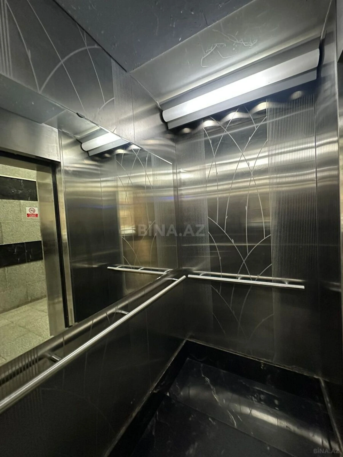 Satılır 4 otaqlı mənzil 234 m²