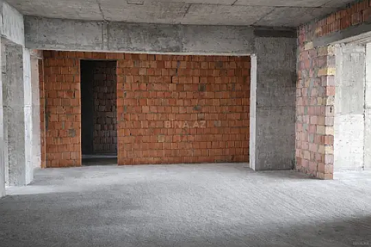 Satılır 4 otaqlı mənzil 234 m²