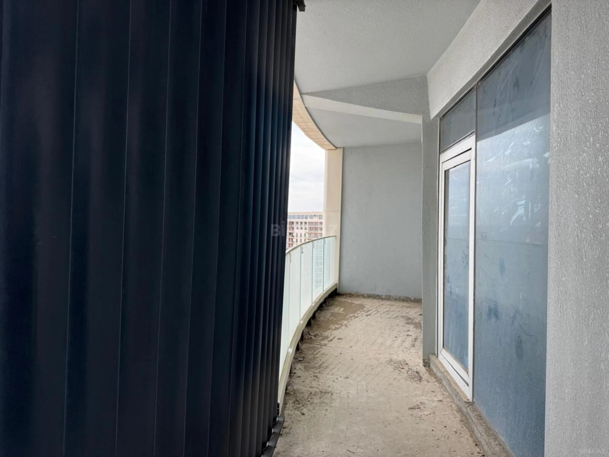 Satılır 2 otaqlı mənzil 102 m²