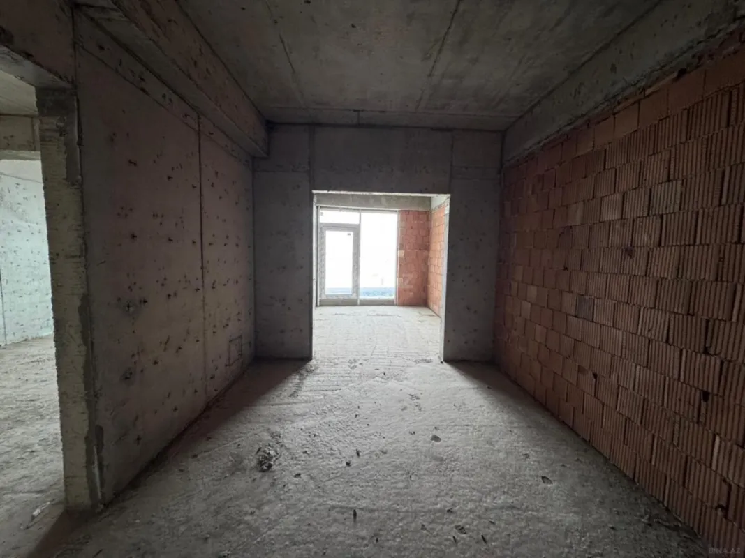 Satılır 2 otaqlı mənzil 102 m²