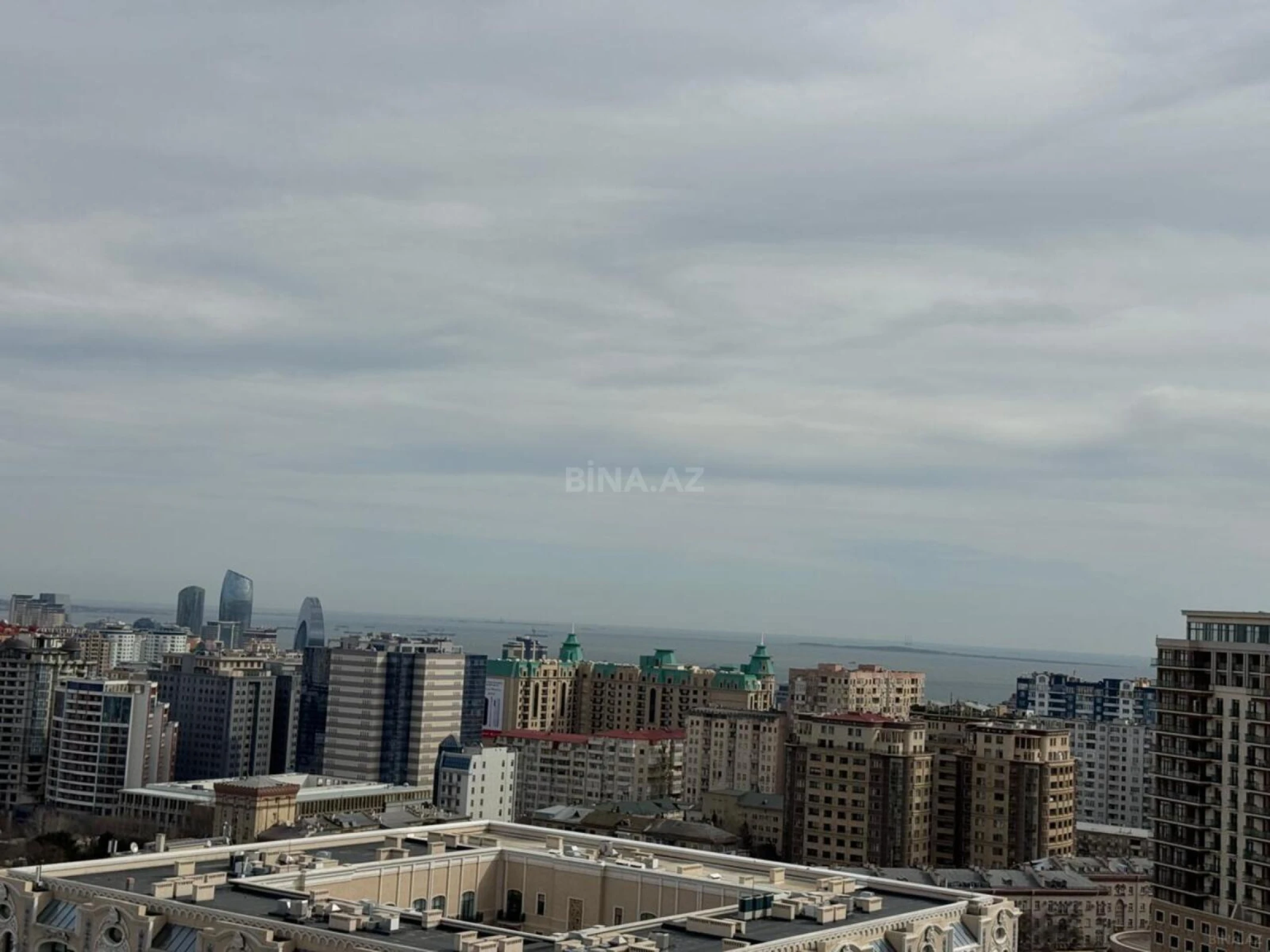 Satılır 2 otaqlı mənzil 102 m²
