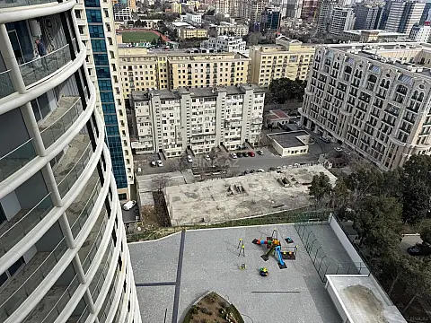 Satılır 2 otaqlı mənzil 102 m²