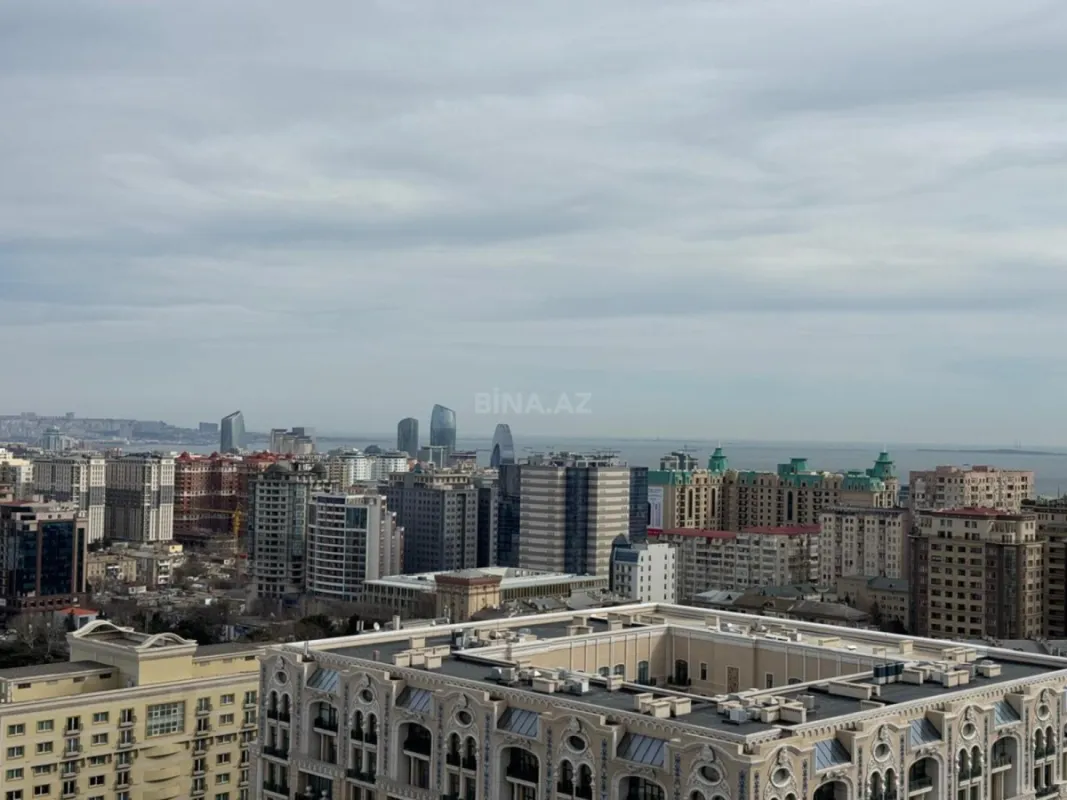 Satılır 2 otaqlı mənzil 102 m²