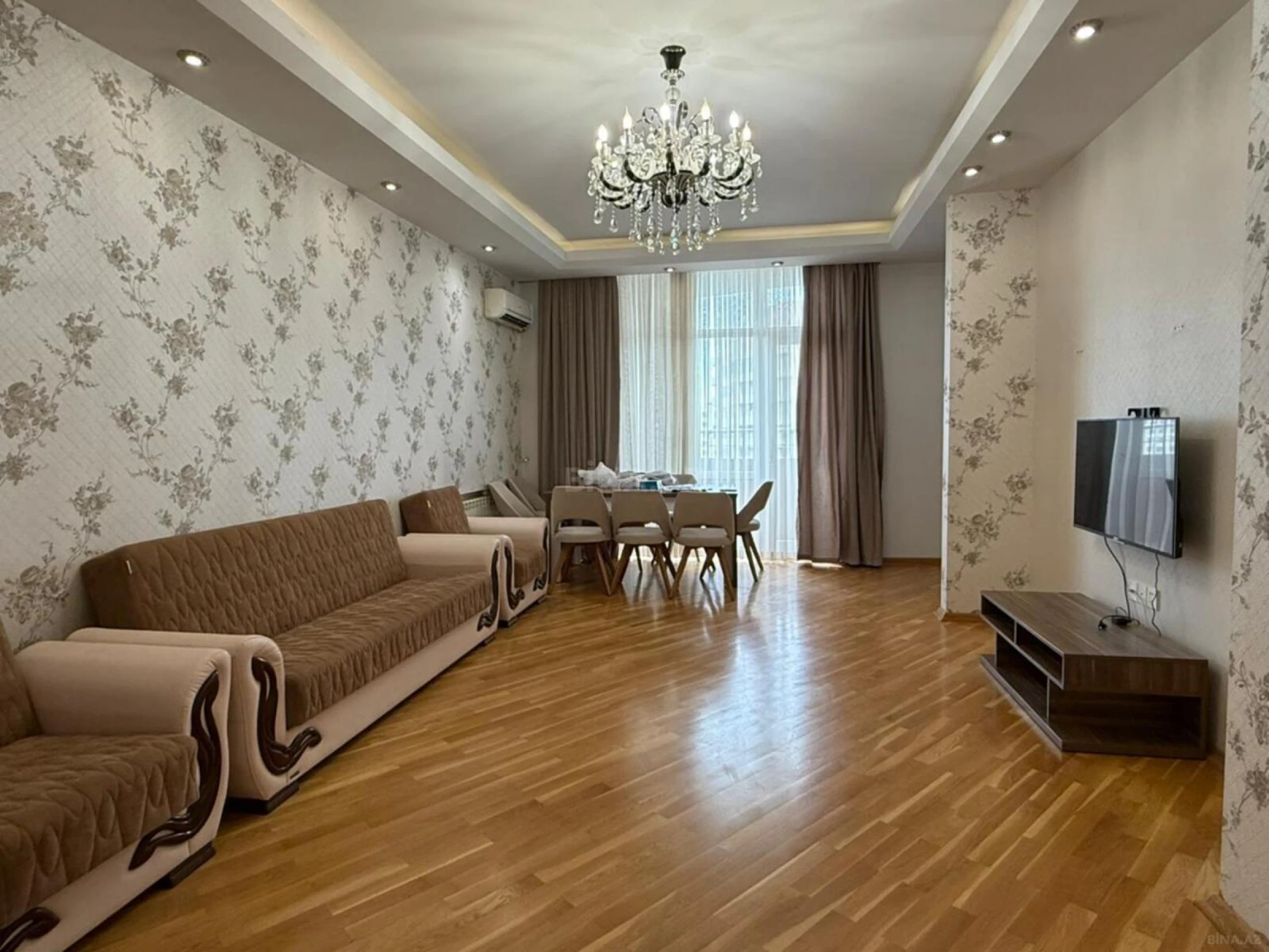 Kirayə verilir 3 otaqlı mənzil 155 m²
