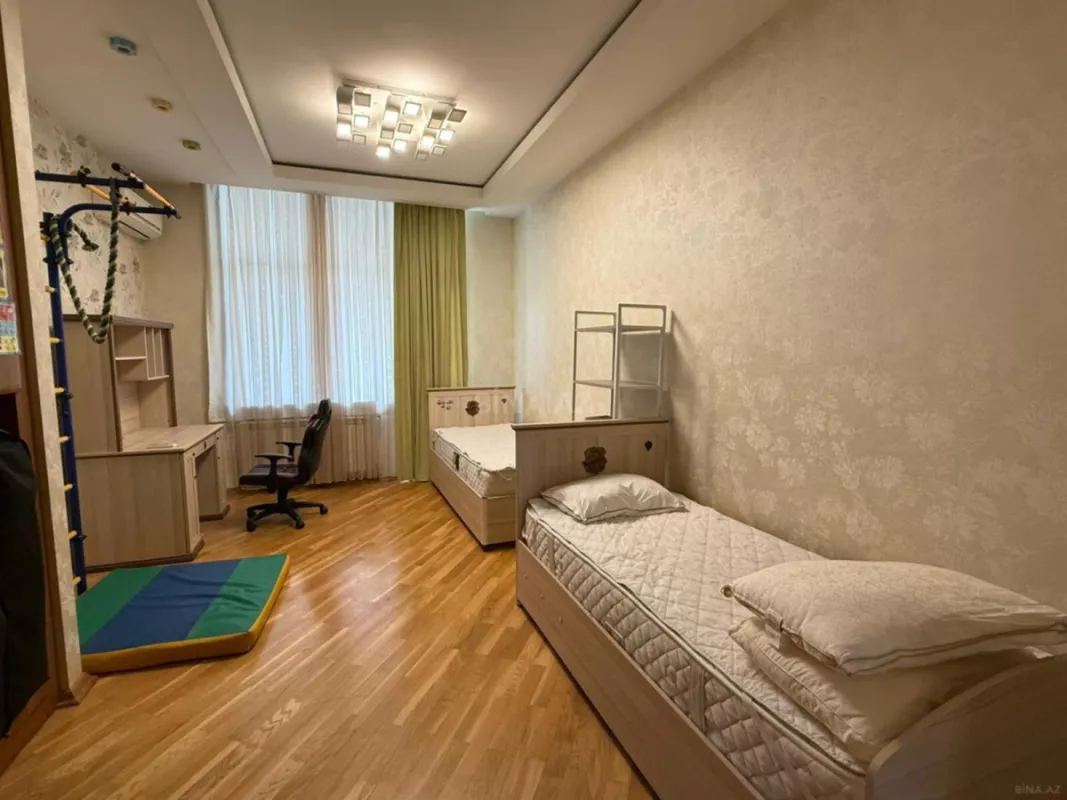 Kirayə verilir 3 otaqlı mənzil 155 m²