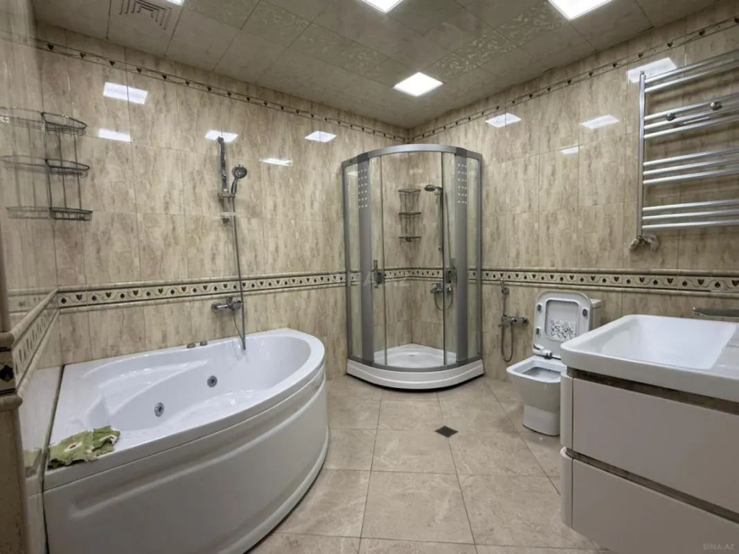 Kirayə verilir 3 otaqlı mənzil 155 m²