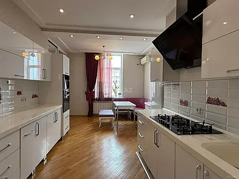 Kirayə verilir 3 otaqlı mənzil 155 m²