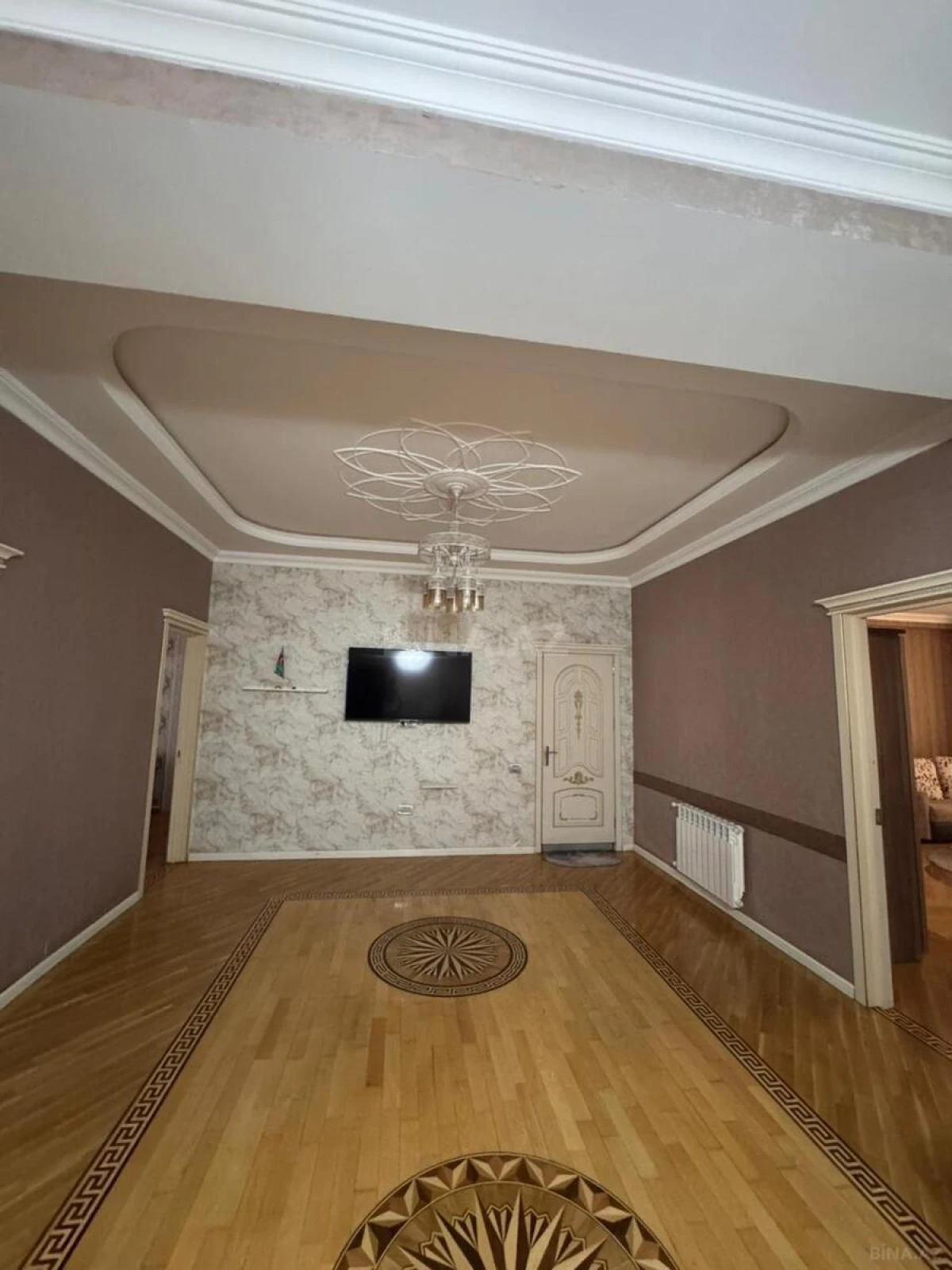 Satılır 4 otaqlı mənzil 178 m²