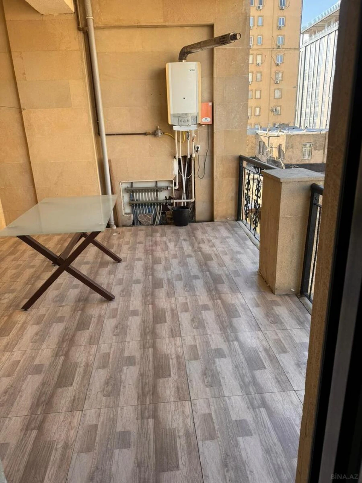 Satılır 4 otaqlı mənzil 178 m²