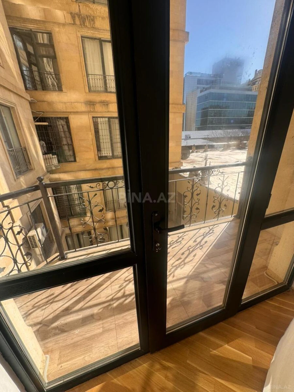 Satılır 4 otaqlı mənzil 178 m²