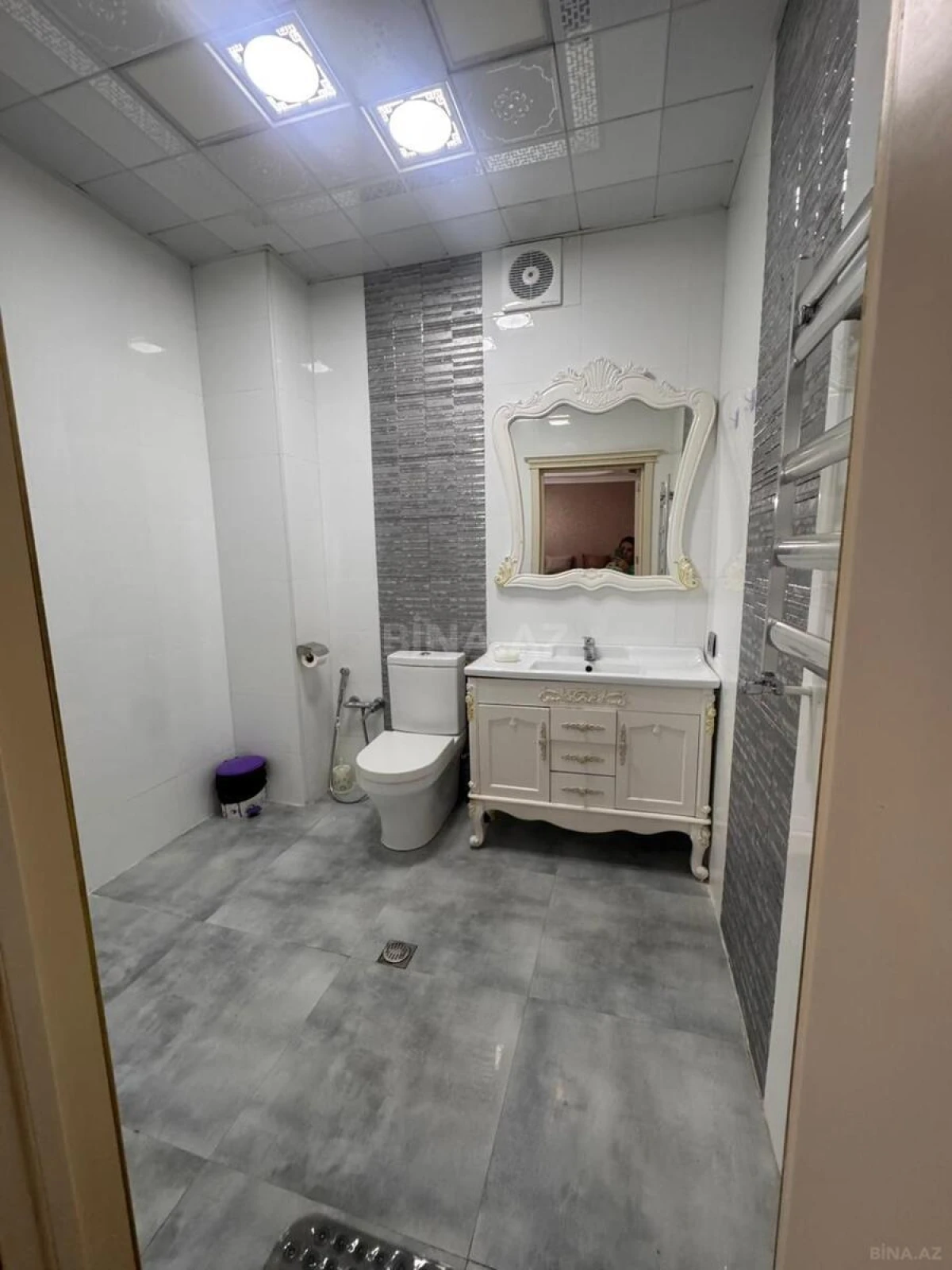 Satılır 4 otaqlı mənzil 178 m²