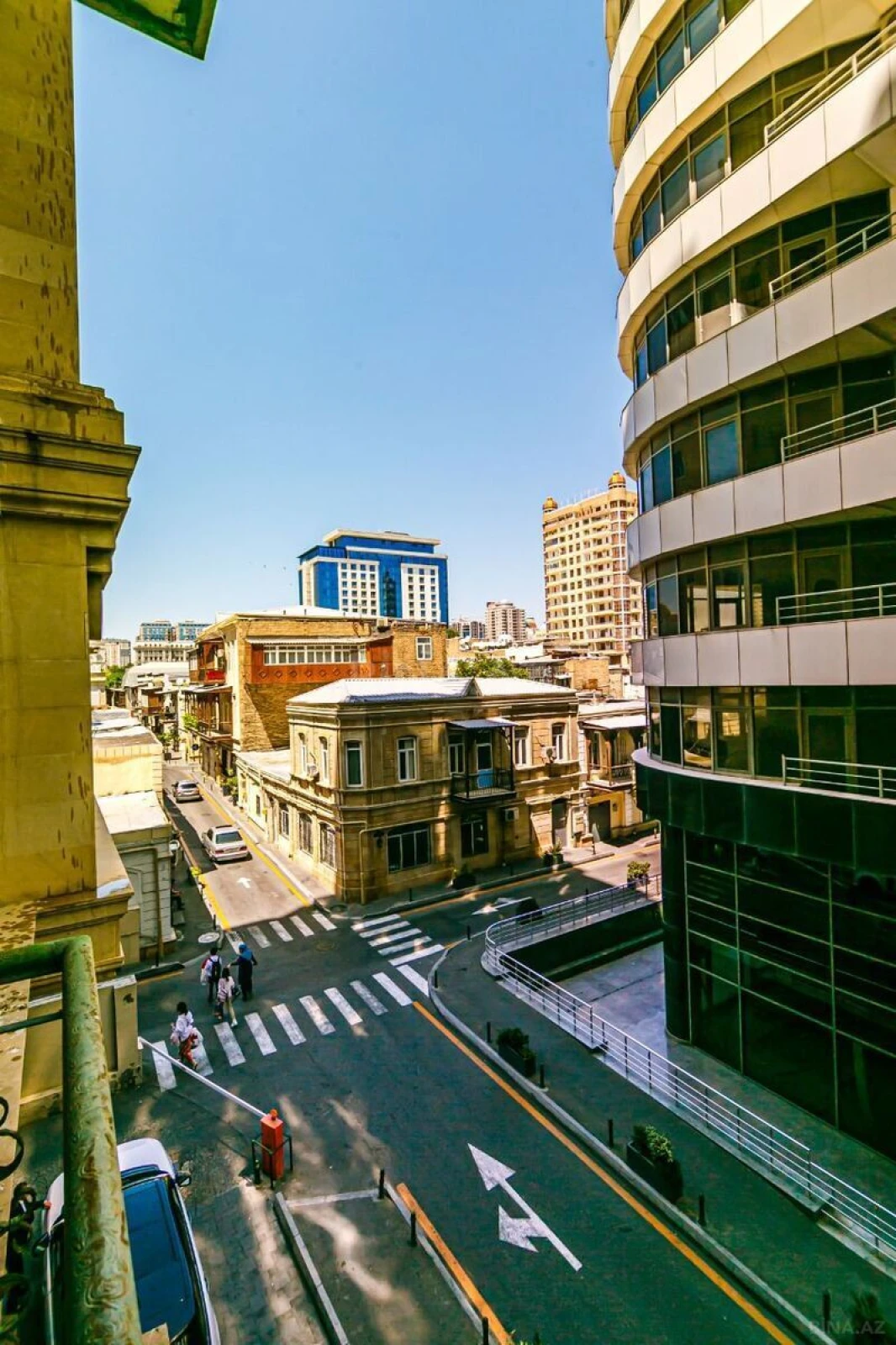 Satılır 4 otaqlı mənzil 178 m²