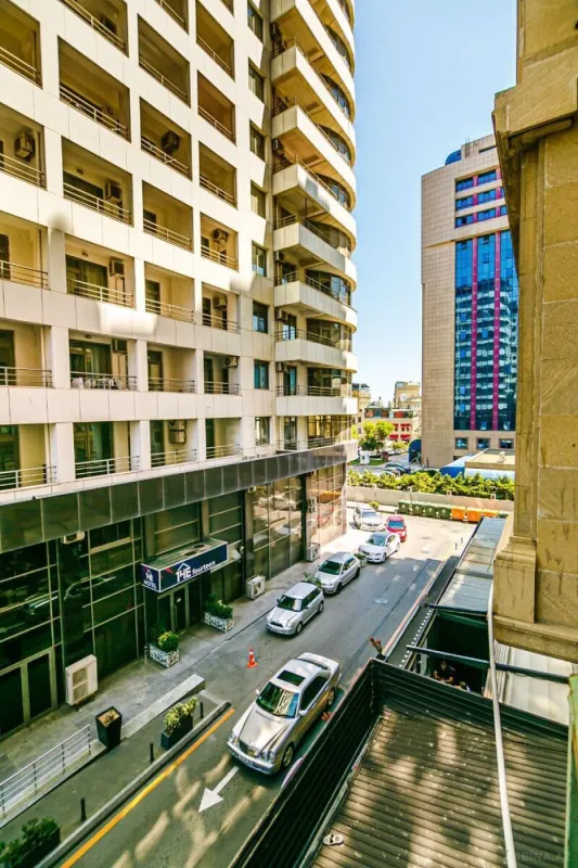 Satılır 4 otaqlı mənzil 178 m²