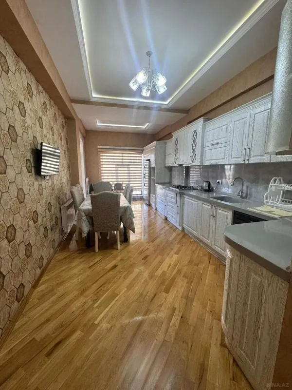 Satılır 4 otaqlı mənzil 178 m²