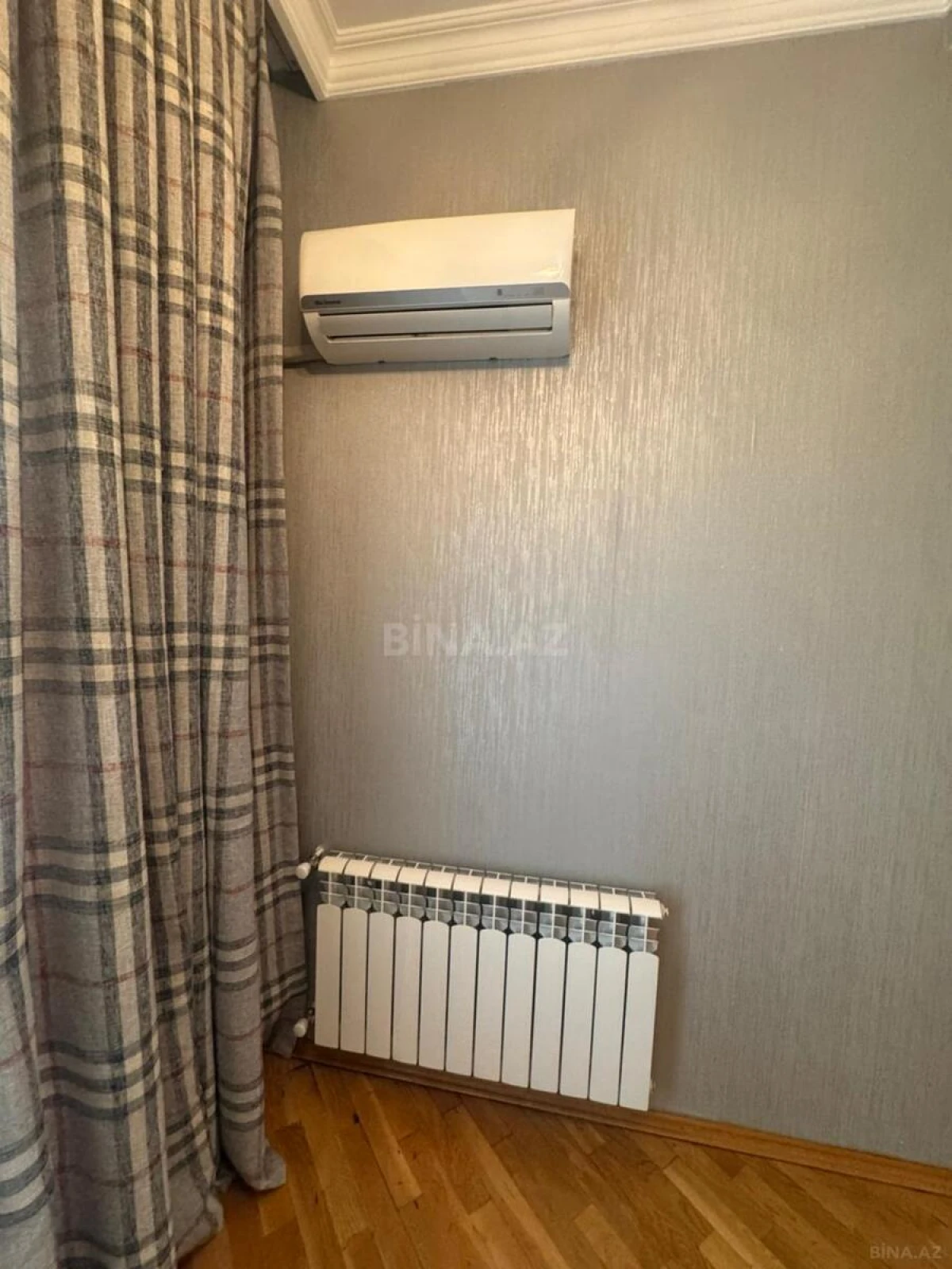 Satılır 4 otaqlı mənzil 178 m²
