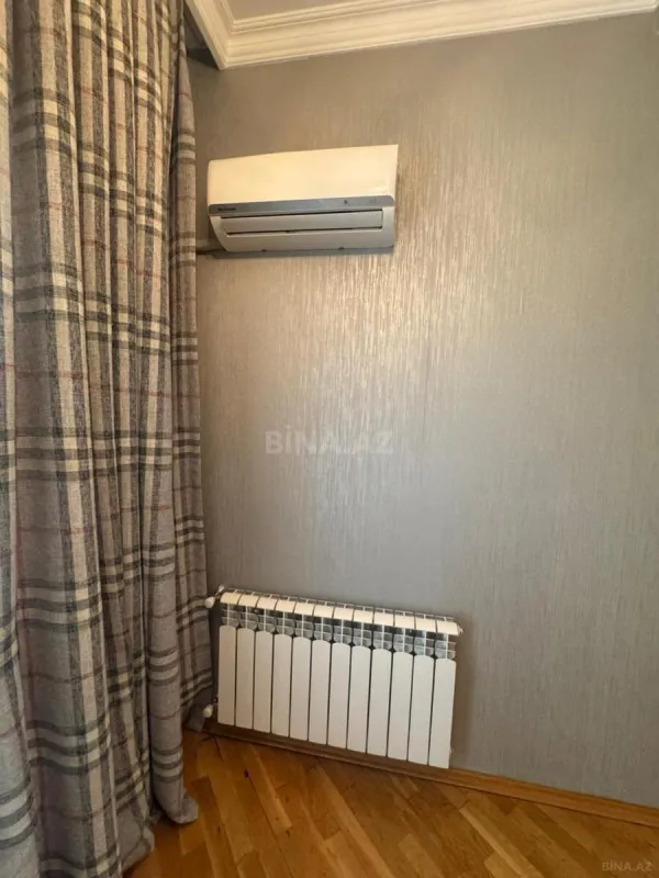 Satılır 4 otaqlı mənzil 178 m²