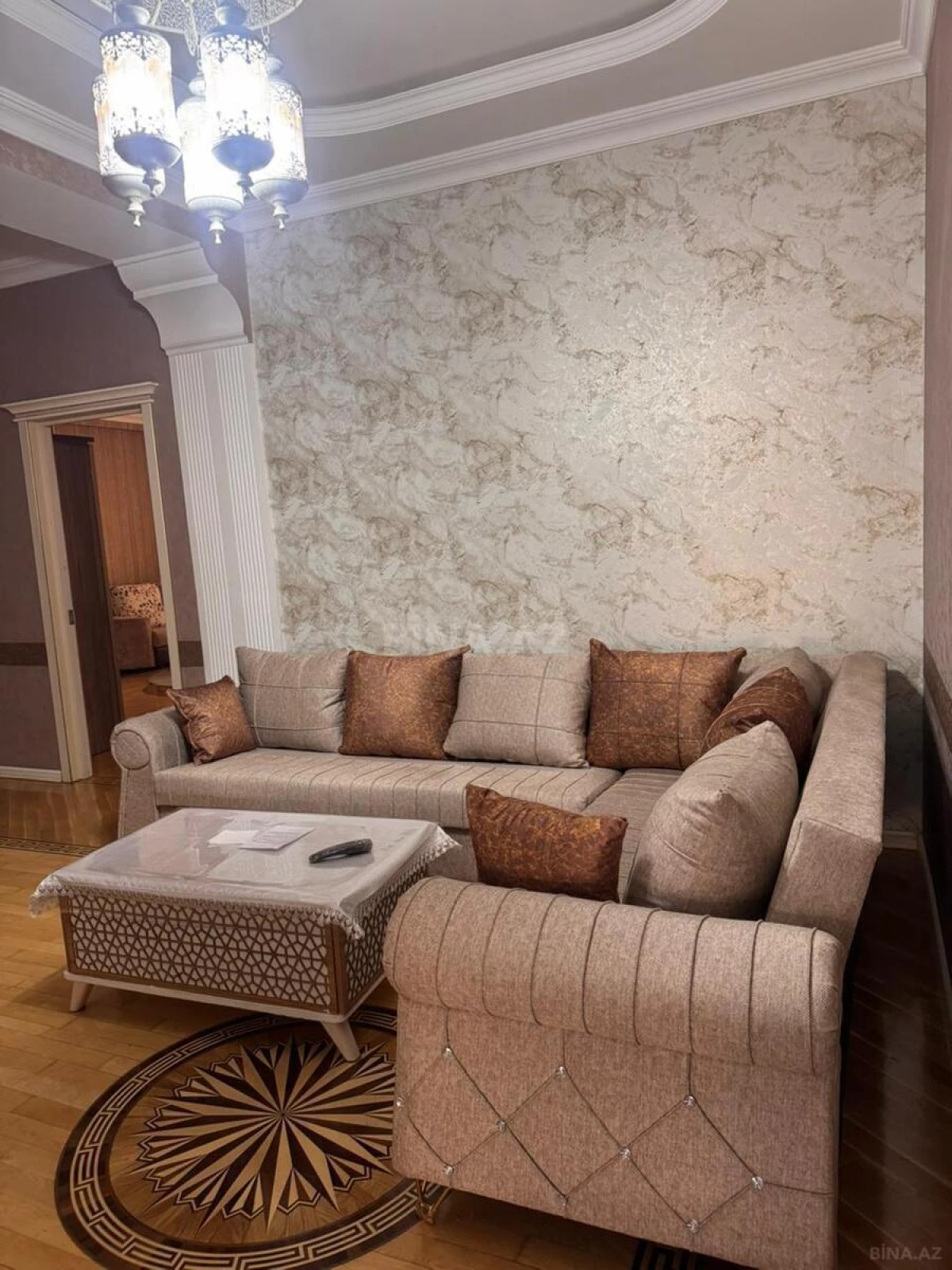 Satılır 4 otaqlı mənzil 178 m²