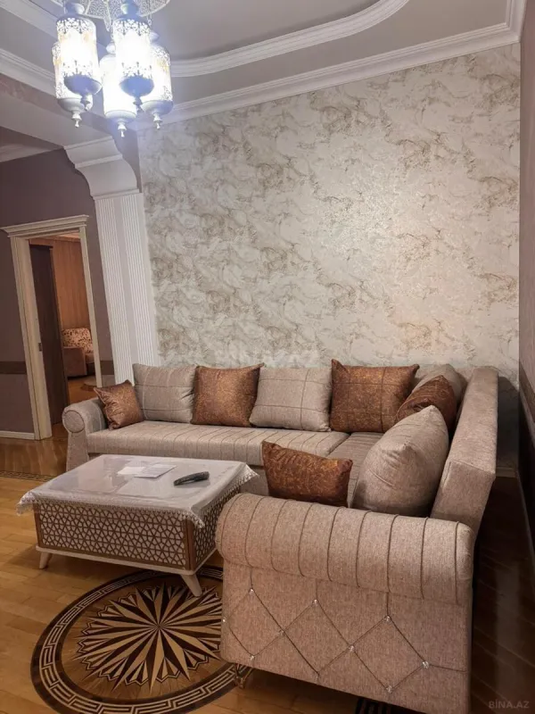 Satılır 4 otaqlı mənzil 178 m²