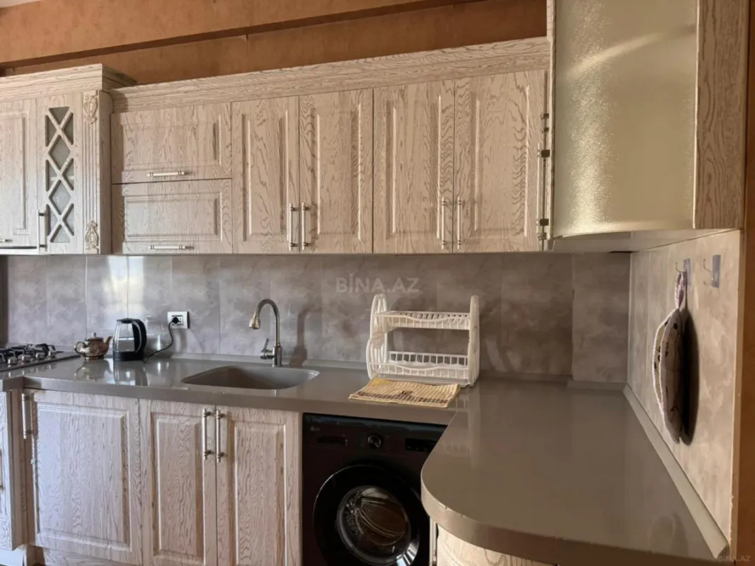 Satılır 4 otaqlı mənzil 178 m²