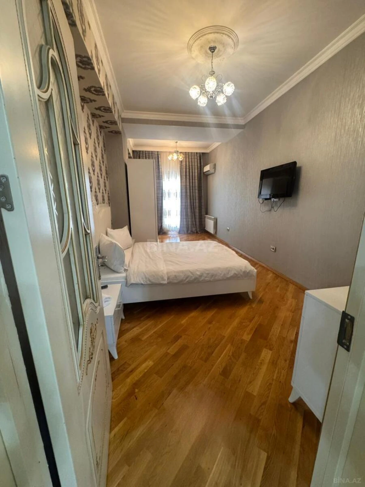 Satılır 4 otaqlı mənzil 178 m²