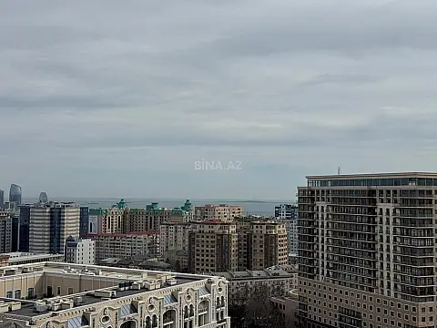 Satılır 4 otaqlı mənzil 217 m²