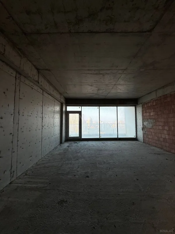 Satılır 4 otaqlı mənzil 217 m²