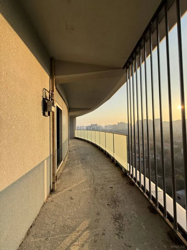 Satılır 4 otaqlı mənzil 217 m²