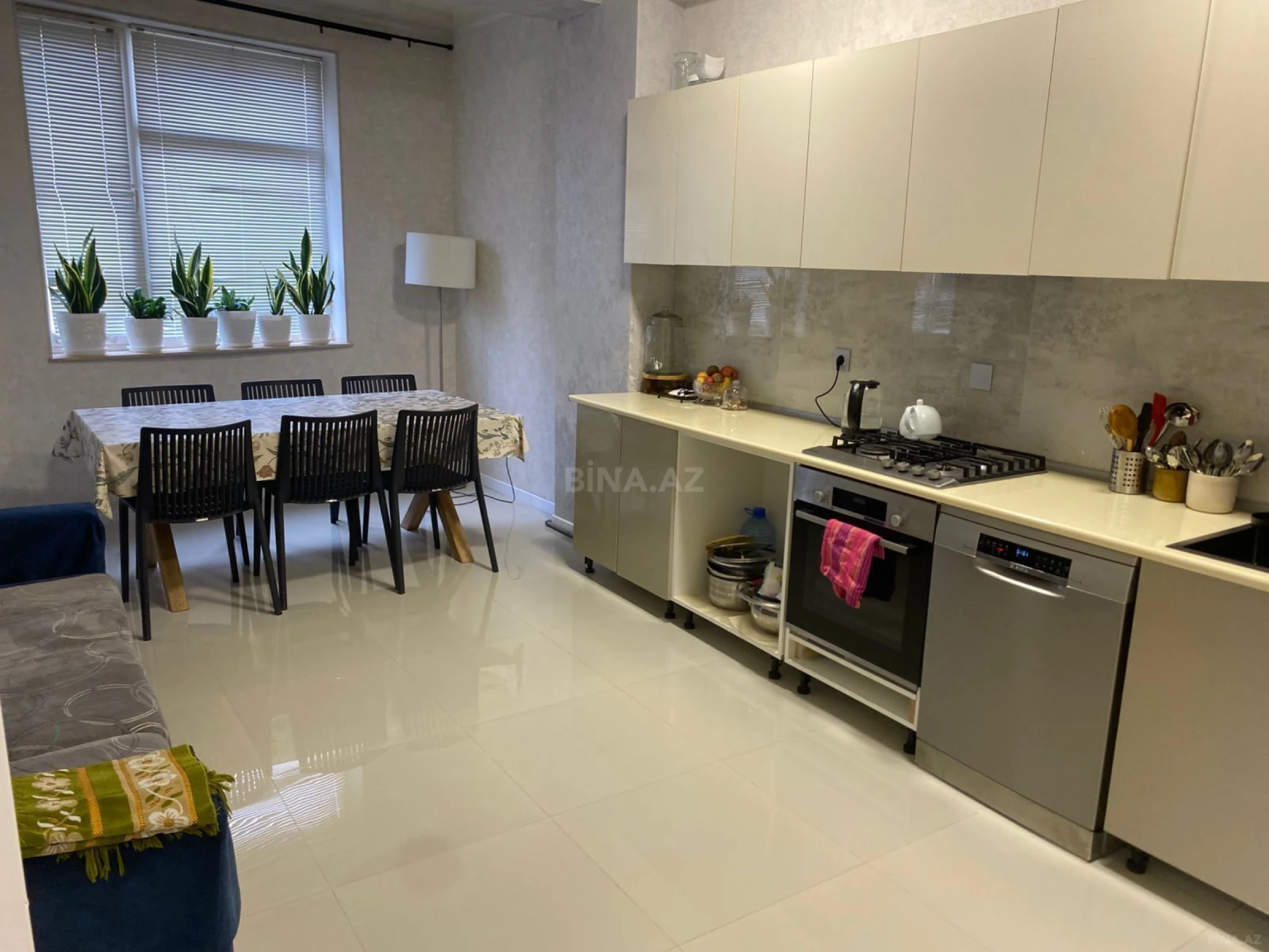 Satılır 2 otaqlı mənzil 85 m²