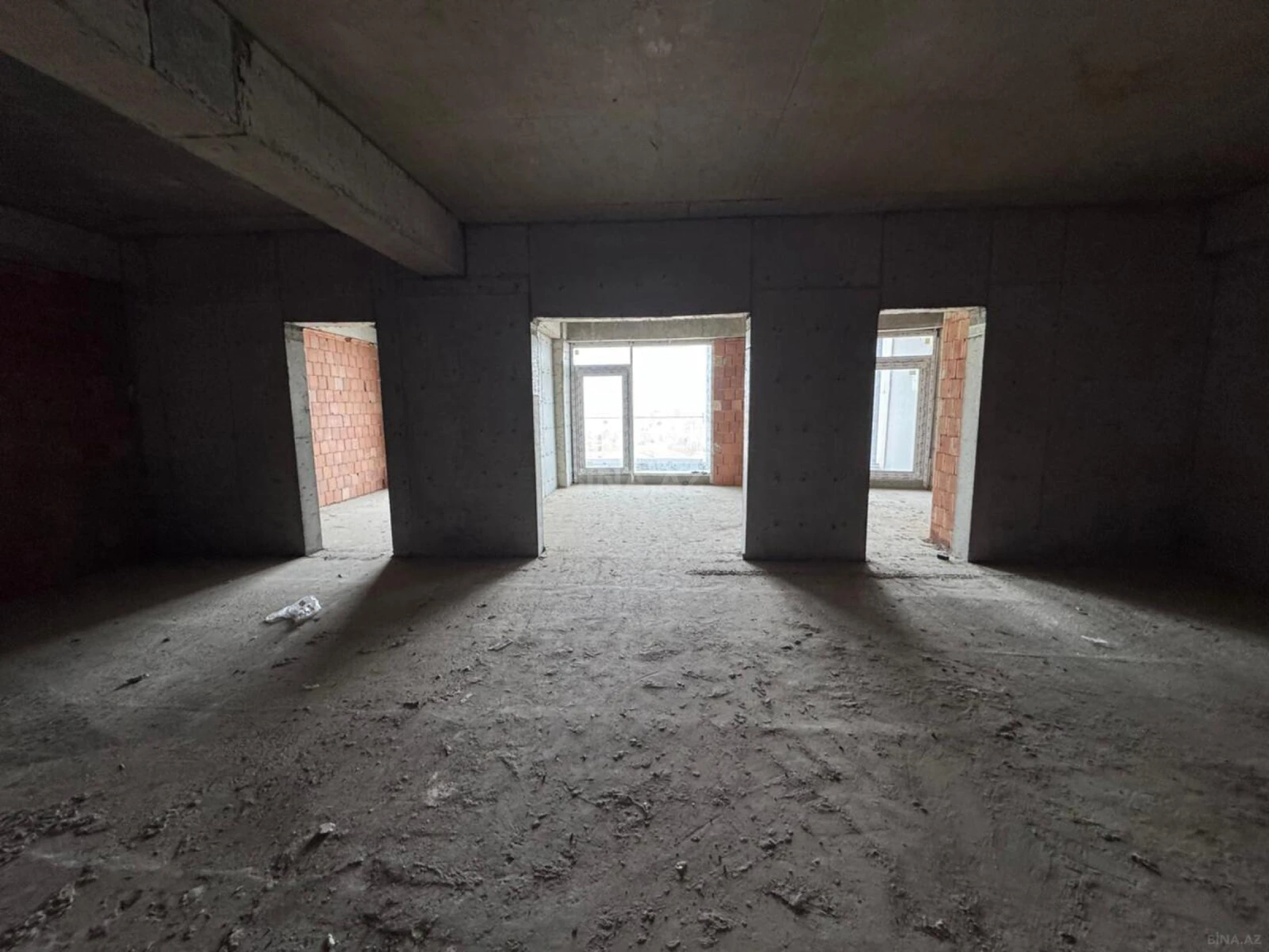 Satılır 3 otaqlı mənzil 116 m²