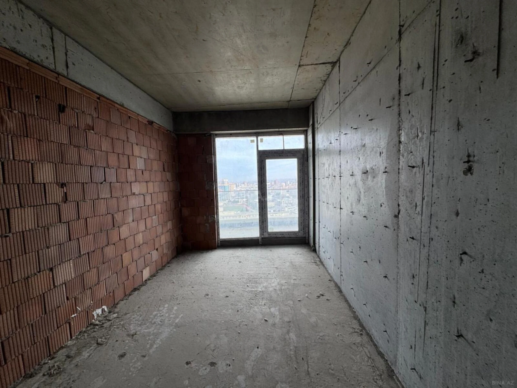 Satılır 3 otaqlı mənzil 116 m²