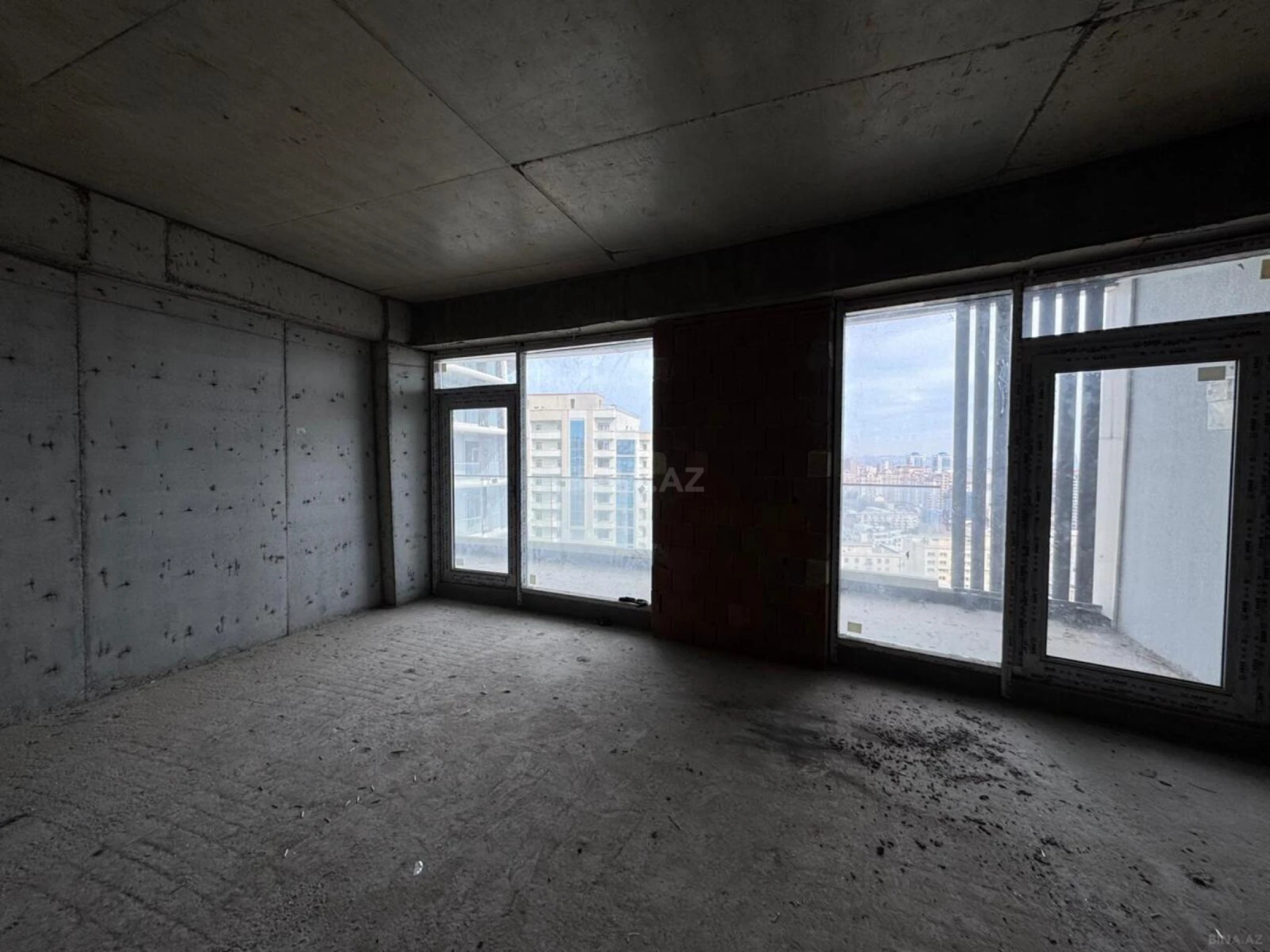 Satılır 3 otaqlı mənzil 116 m²