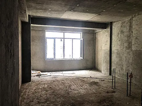 Satılır 4 otaqlı mənzil 147 m²