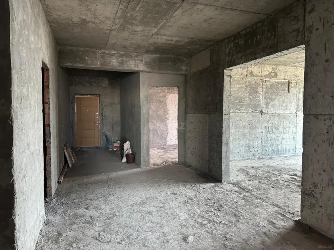 Satılır 4 otaqlı mənzil 147 m²