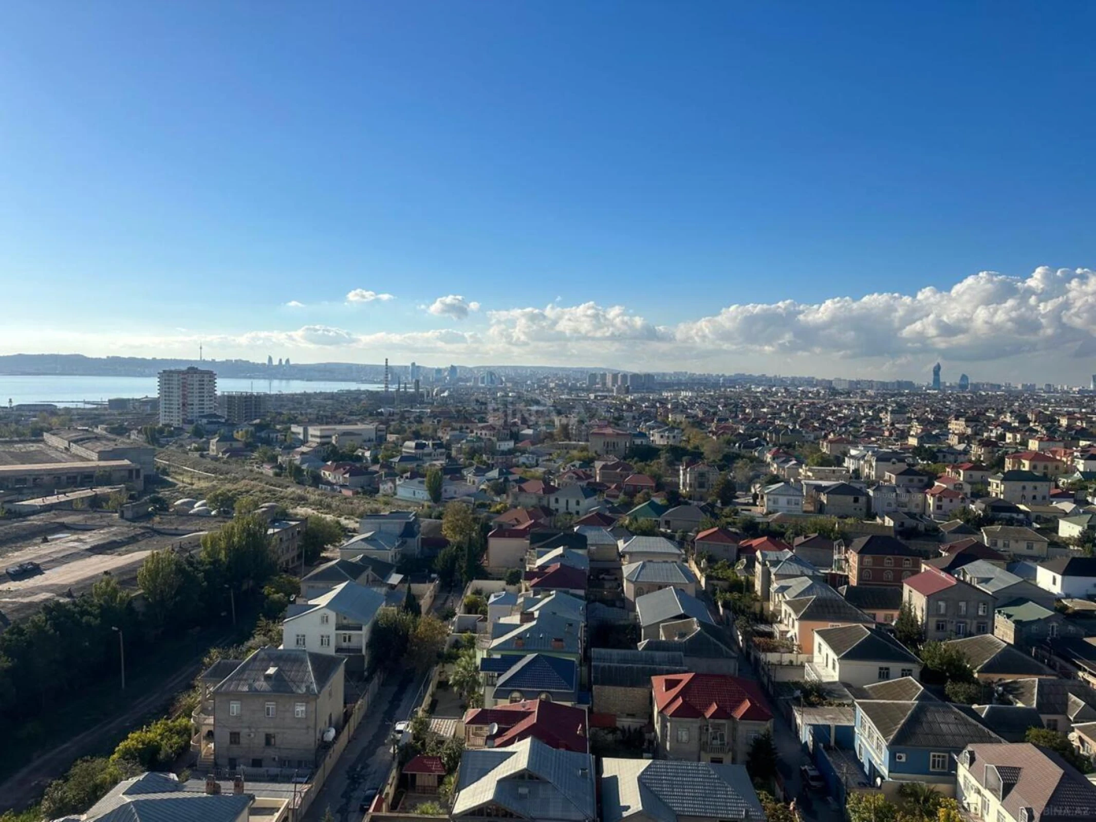 Satılır 4 otaqlı mənzil 147 m²