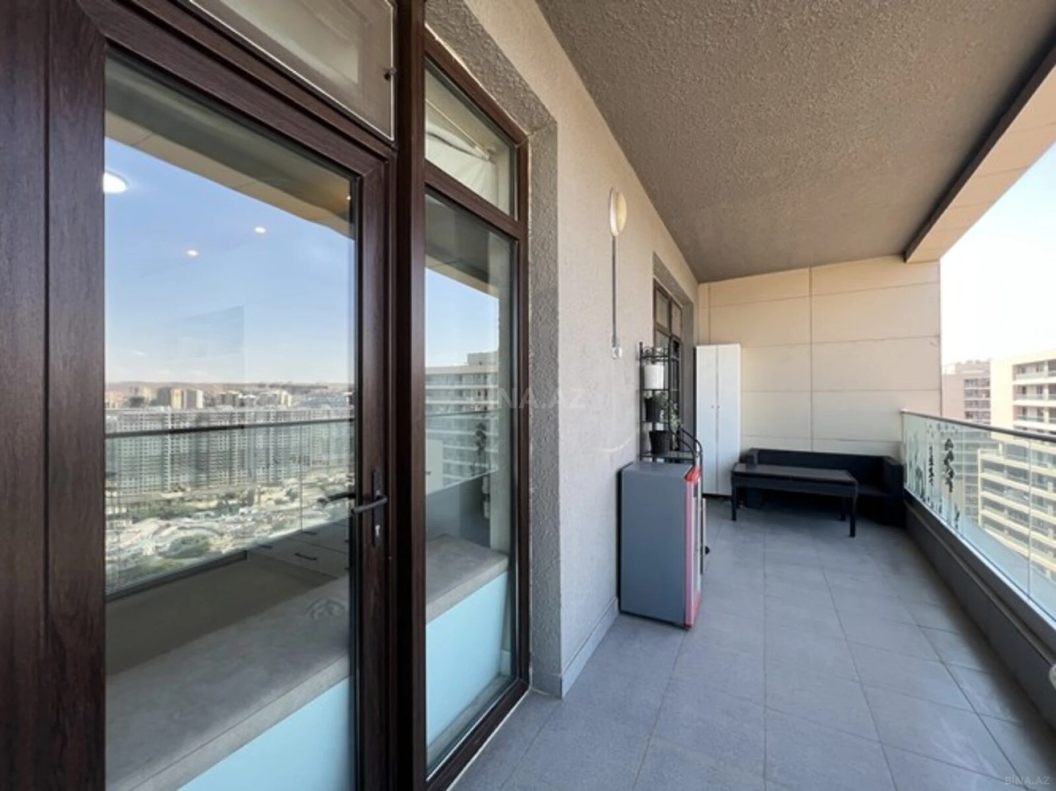 Satılır 4 otaqlı mənzil 209 m²