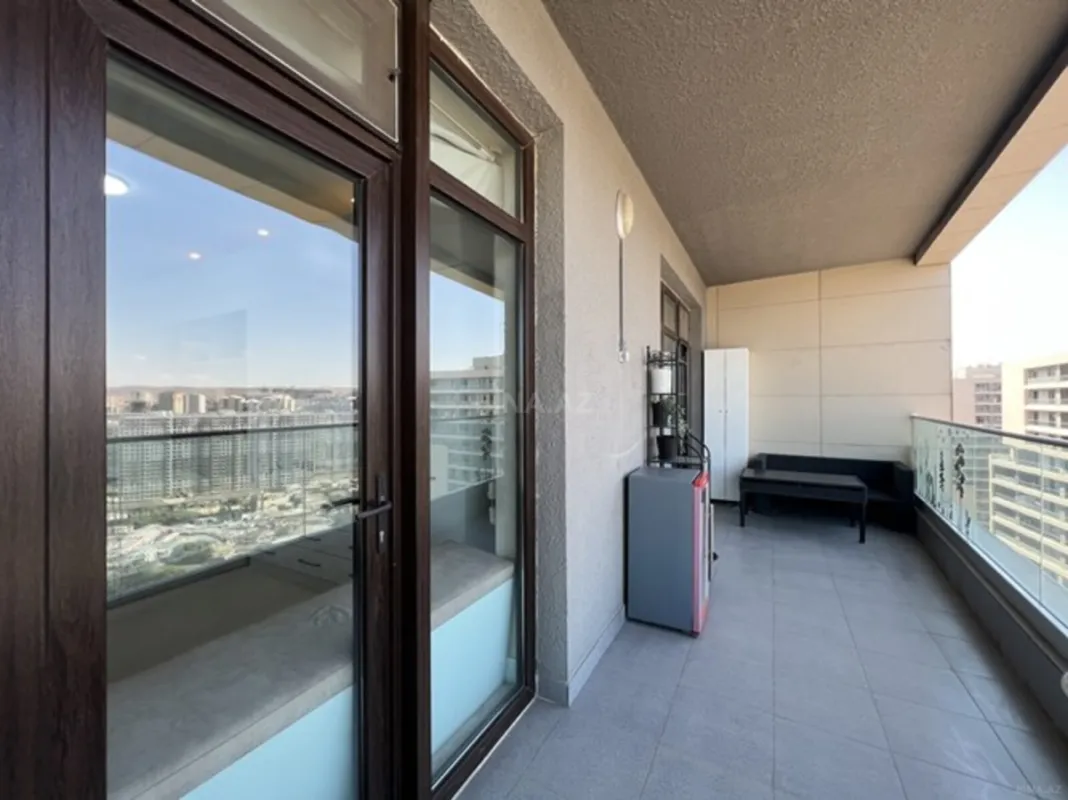 Satılır 4 otaqlı mənzil 209 m²
