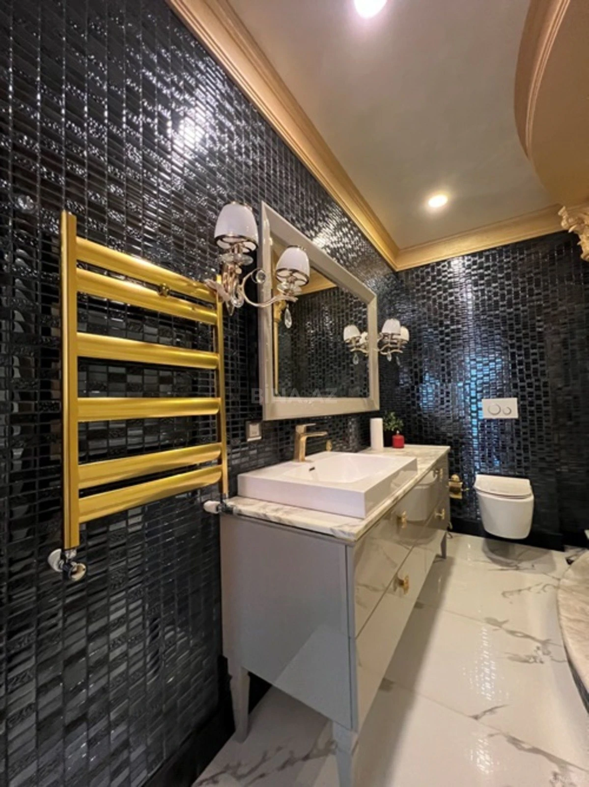 Satılır 4 otaqlı mənzil 209 m²