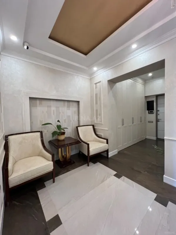 Satılır 4 otaqlı mənzil 209 m²