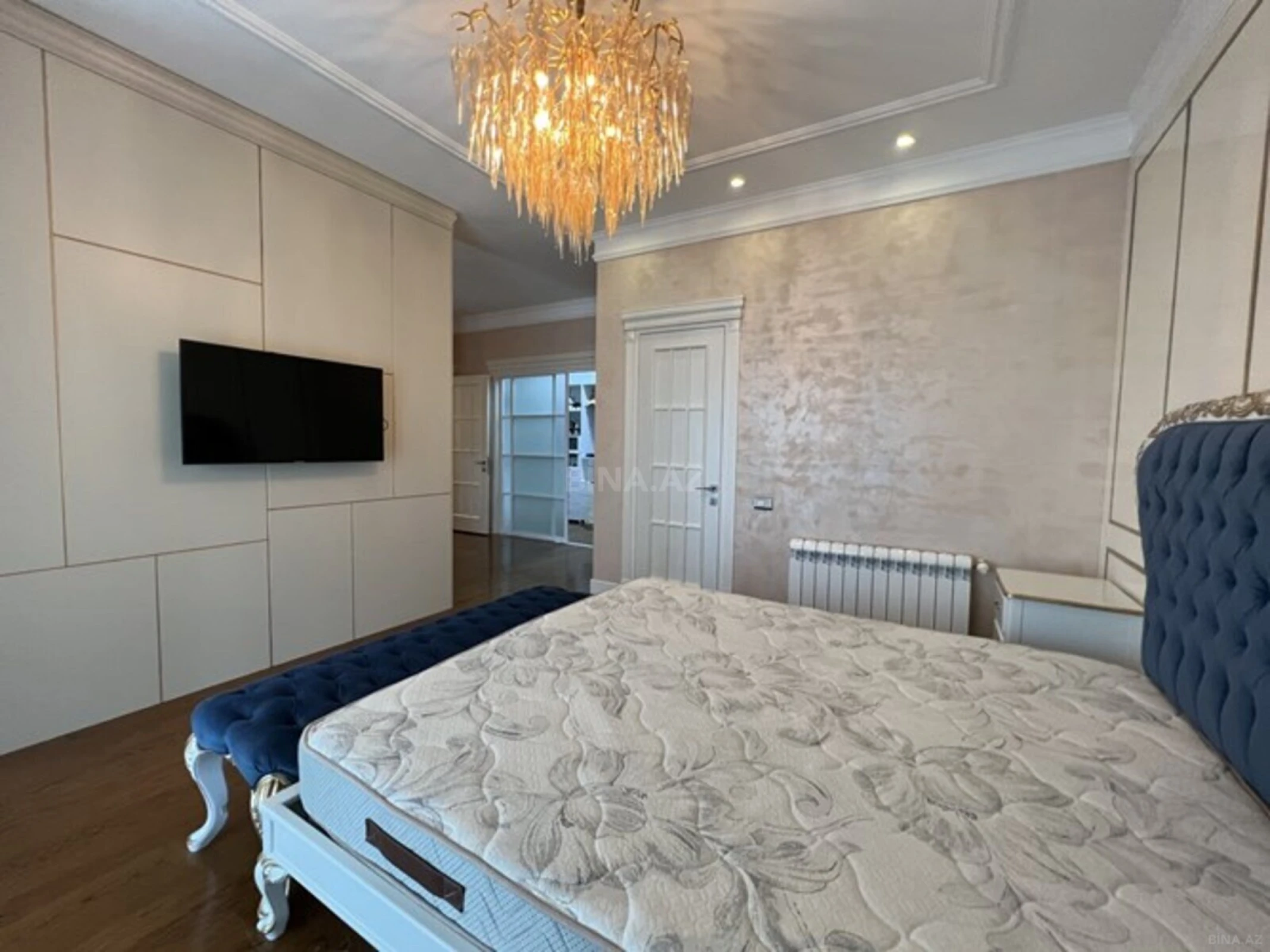 Satılır 4 otaqlı mənzil 209 m²
