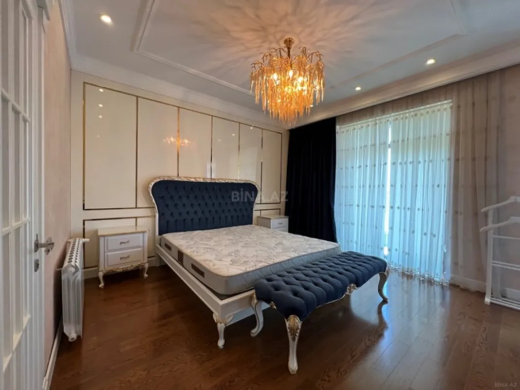 Satılır 4 otaqlı mənzil 209 m²