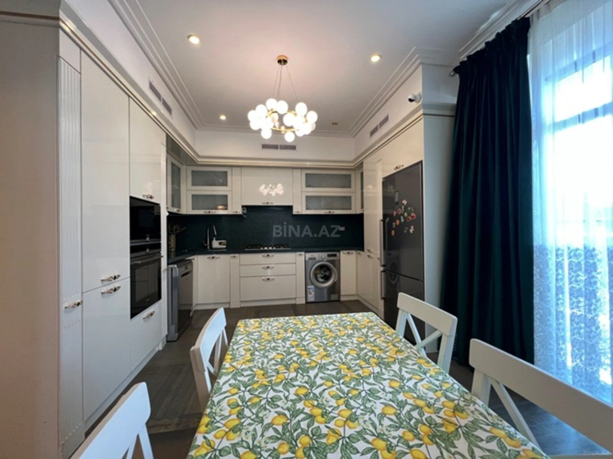 Satılır 4 otaqlı mənzil 209 m²