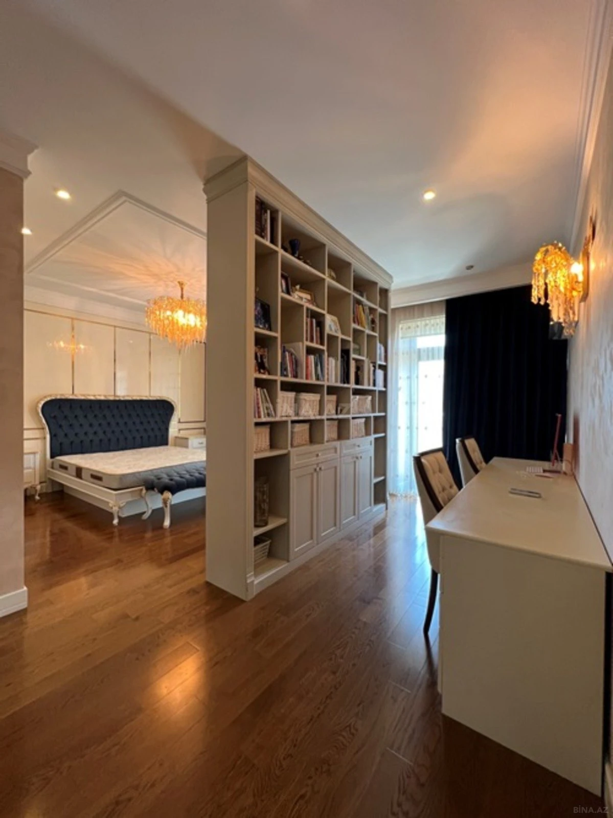 Satılır 4 otaqlı mənzil 209 m²