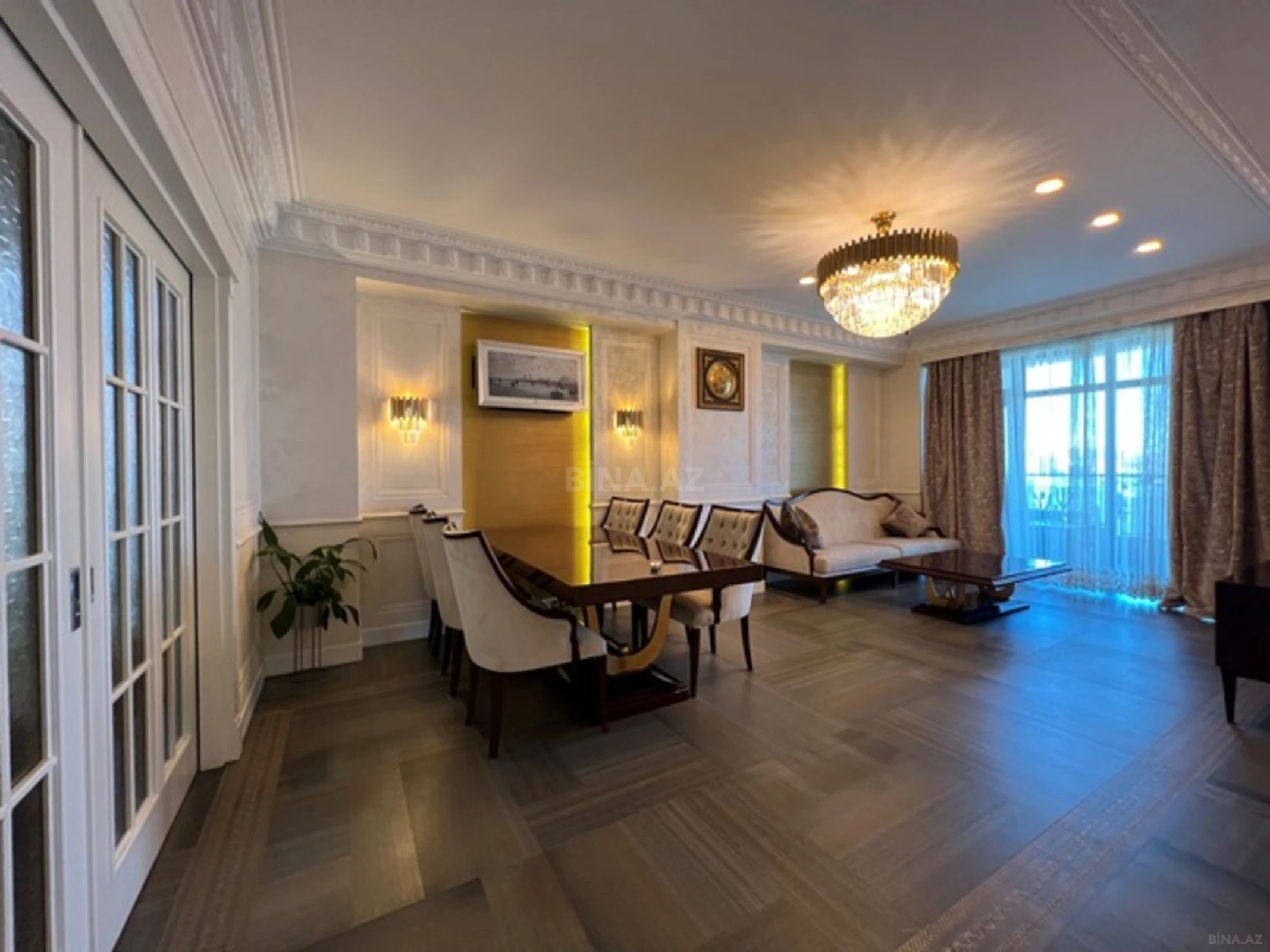 Satılır 4 otaqlı mənzil 209 m²