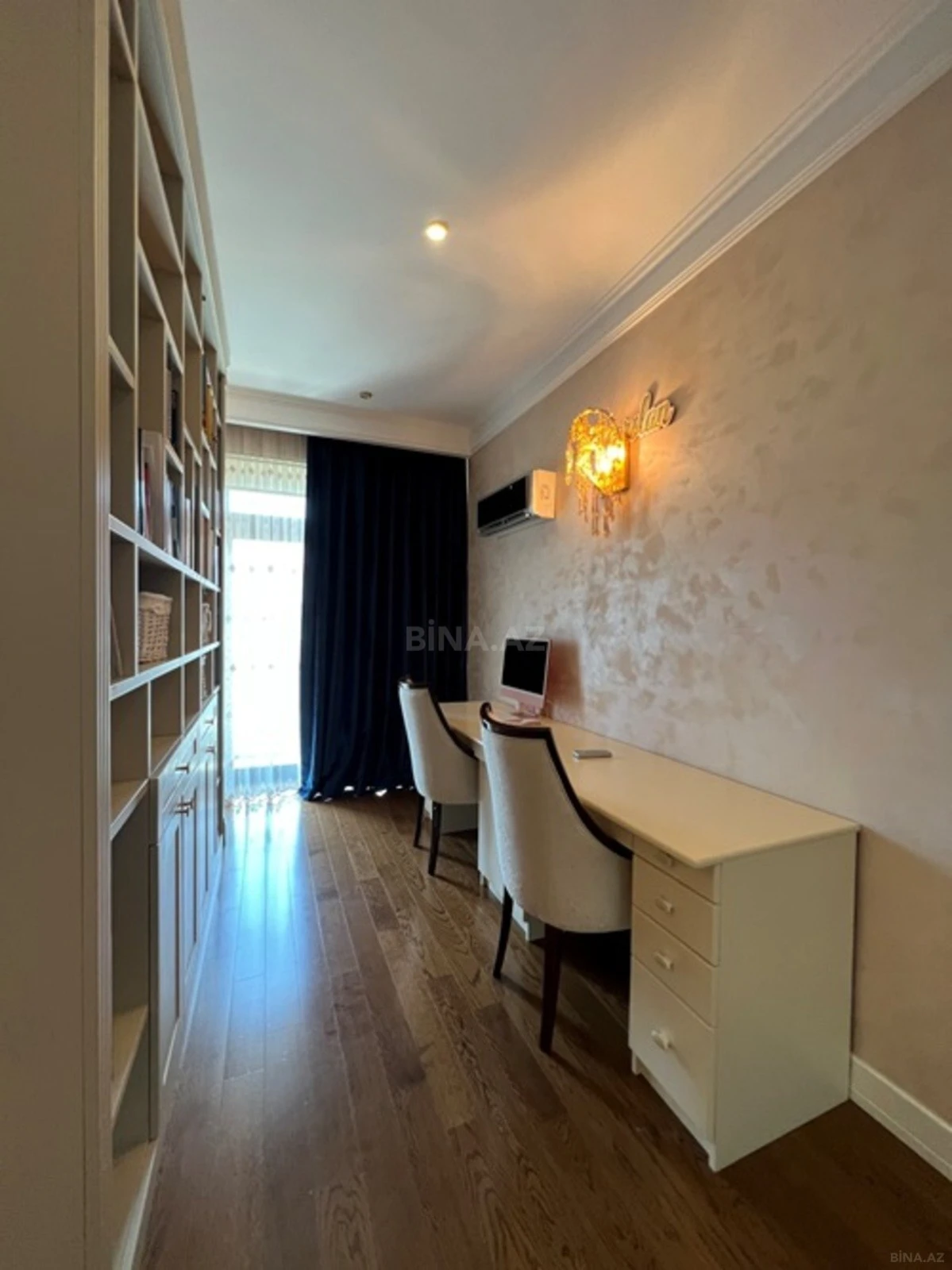 Satılır 4 otaqlı mənzil 209 m²