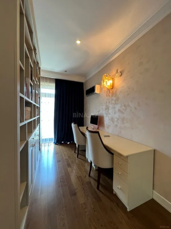 Satılır 4 otaqlı mənzil 209 m²