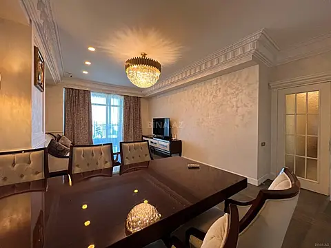 Satılır 4 otaqlı mənzil 209 m²
